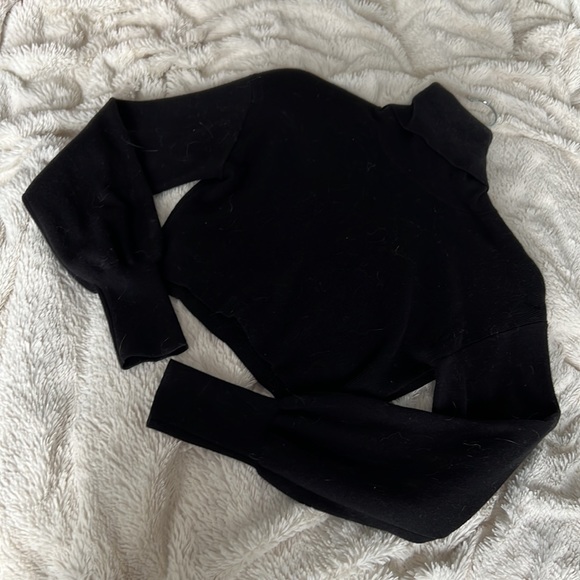 Aritzia Rebecca cropped sweater - Picture 2 of 5